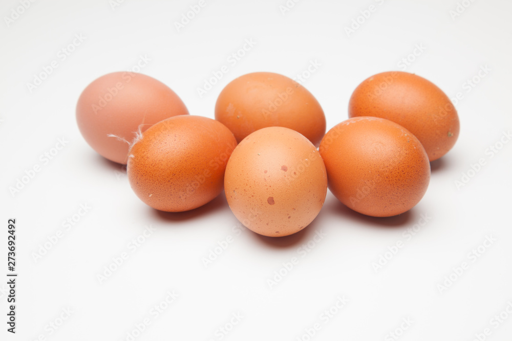 Media docena de huevos frescos de gallina, preparados para ser cocinados de mil maneras distintas. Media docena de huevos frescos de gallina, preparados para ser cocinados de mil maneras distintas.