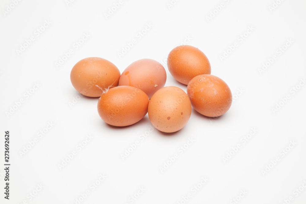 Media docena de huevos frescos de gallina, preparados para ser cocinados de mil maneras distintas. Media docena de huevos frescos de gallina, preparados para ser cocinados de mil maneras distintas.
