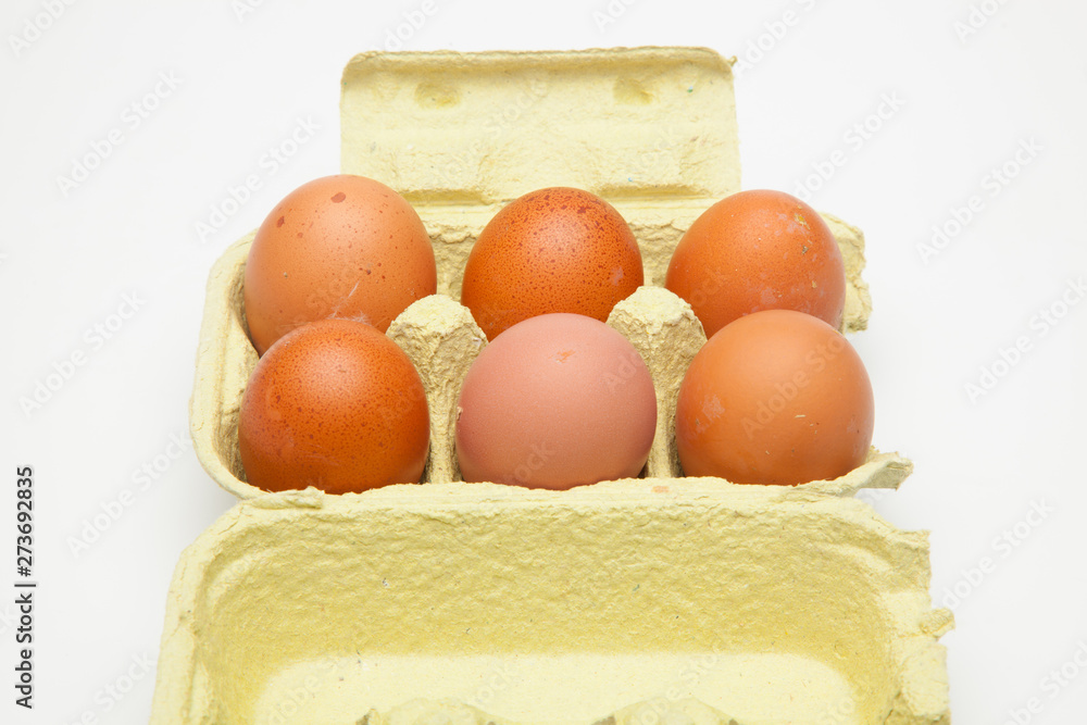 Media docena de huevos frescos de gallina, preparados para ser cocinados de mil maneras distintas. Media docena de huevos frescos de gallina, preparados para ser cocinados de mil maneras distintas.
