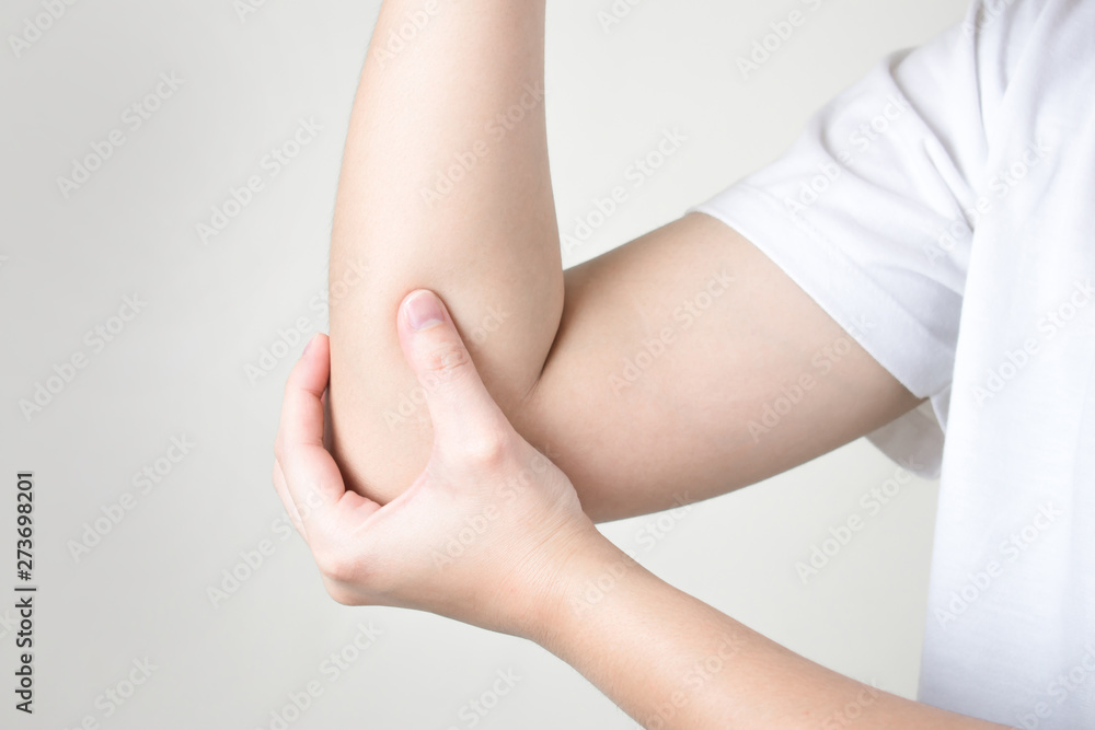 The girl feels hurt in the elbow. The girl feels hurt in the elbow.