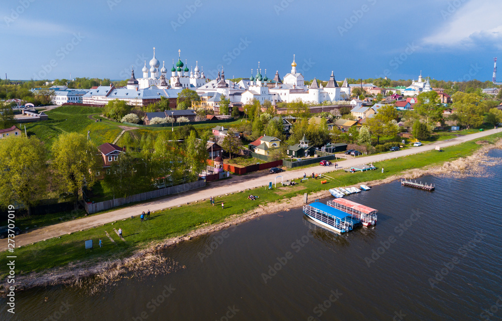 Ταπετσαρία Aerial view of  district of Rostov-on-don on riverside with church