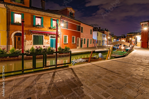 Fototapeta Naklejka Na Ścianę i Meble -  The colourful Burano in Italy at night without any people