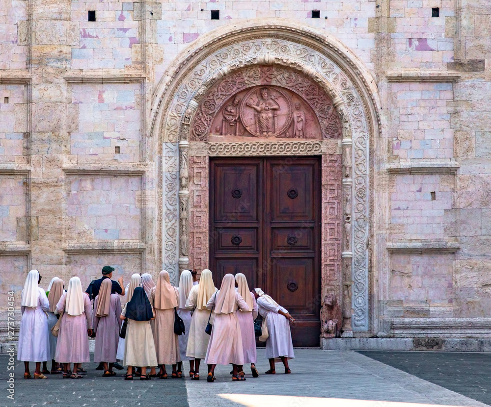 Italy beauty, nuns in front of San Rufino cathedral in Assisi