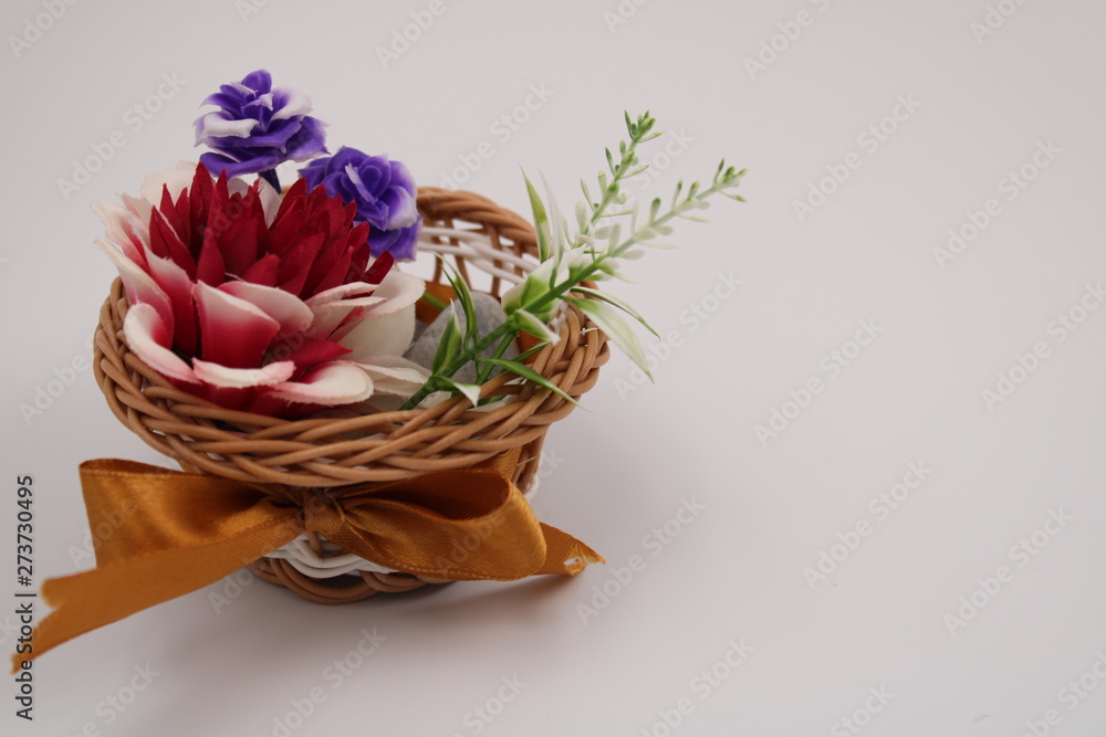 Obraz premium Basket with red flowers