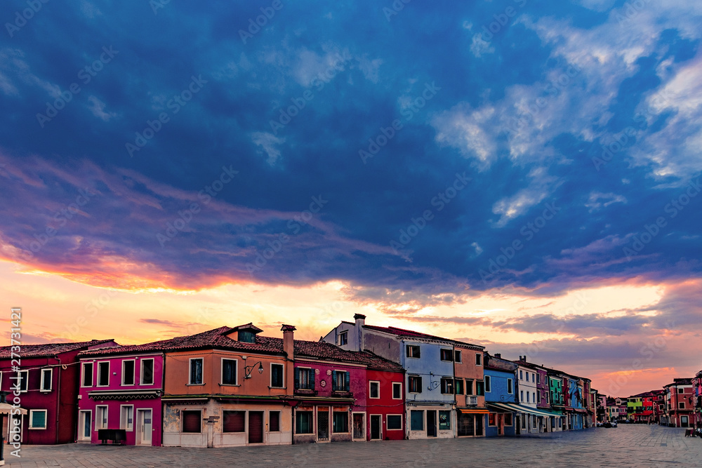 Obraz premium The colourful Burano in Italy at dawn
