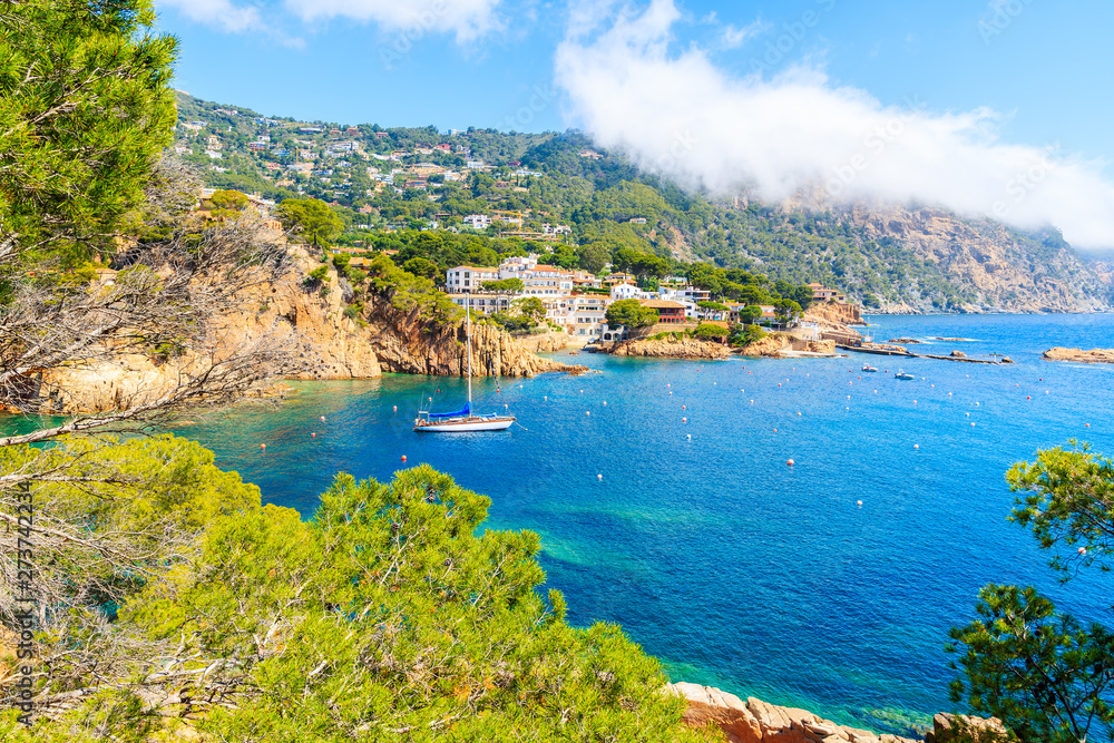 Obraz premium Sailing boats on sea in picturesque bay near Fornells village, Costa Brava, Spain