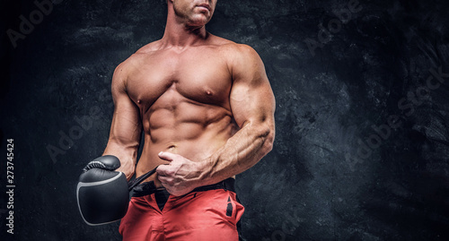 Serious muskular man get pr...