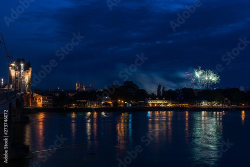 Rheinbrücke Worms und der Dom St.Peter beim Feuerwerk vom Wormser Pfingstmarkt