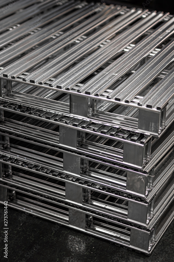 Obraz premium Palety Metalowe- Przemysł