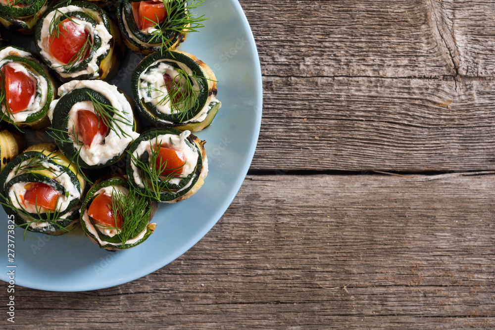 Zucchini rolls with cream cheese , tomatoes and dill Zucchini rolls with cream cheese , tomatoes and dill