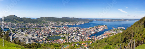 Stadt Bergen in Norwegen © artfocus
