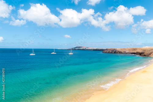 Fototapeta Naklejka Na Ścianę i Meble -  Panorama of beautiful beach and tropical sea of Lanzarote. Canaries
