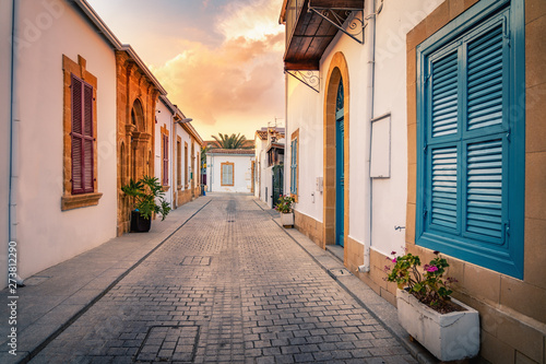 Tableau sur toile Colorful houses, widows and doors in Nicosia old town, capital of Cyprus