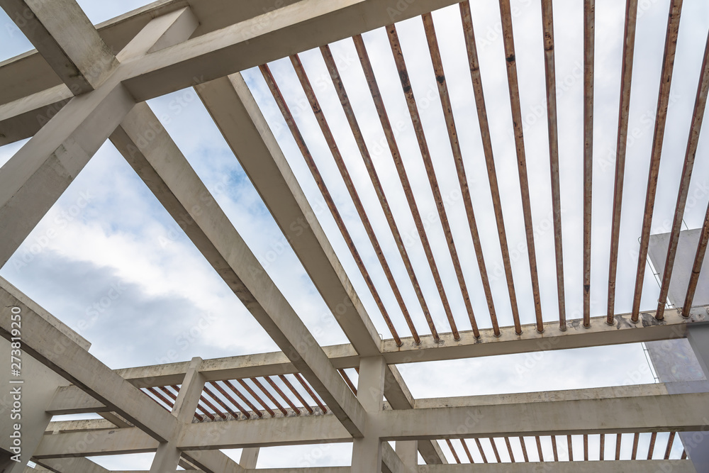 Obraz premium Urban modern high-rise building roof cement column beam and steel pipe staggered structure