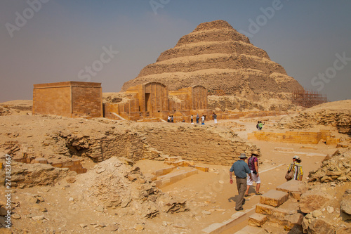 Pirámide escalonada de Zóser en Saqqara, El Cairo, Valle del Nilo, Egipto. photo