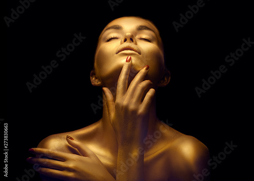 Obraz na plátně Beauty sexy woman with golden skin