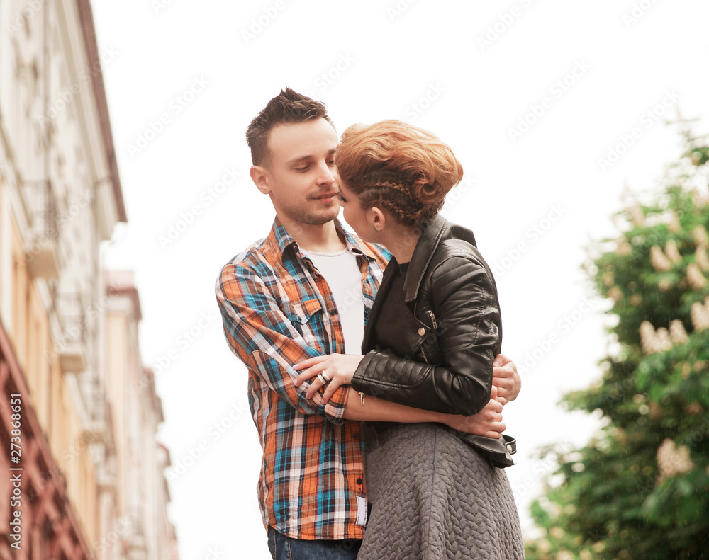 Φωτογραφία concept of love:couple kissing on the street