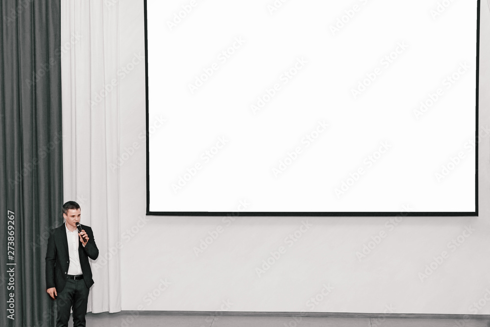 speaker holds a seminar for young entrepreneurs speaker holds a seminar for young entrepreneurs