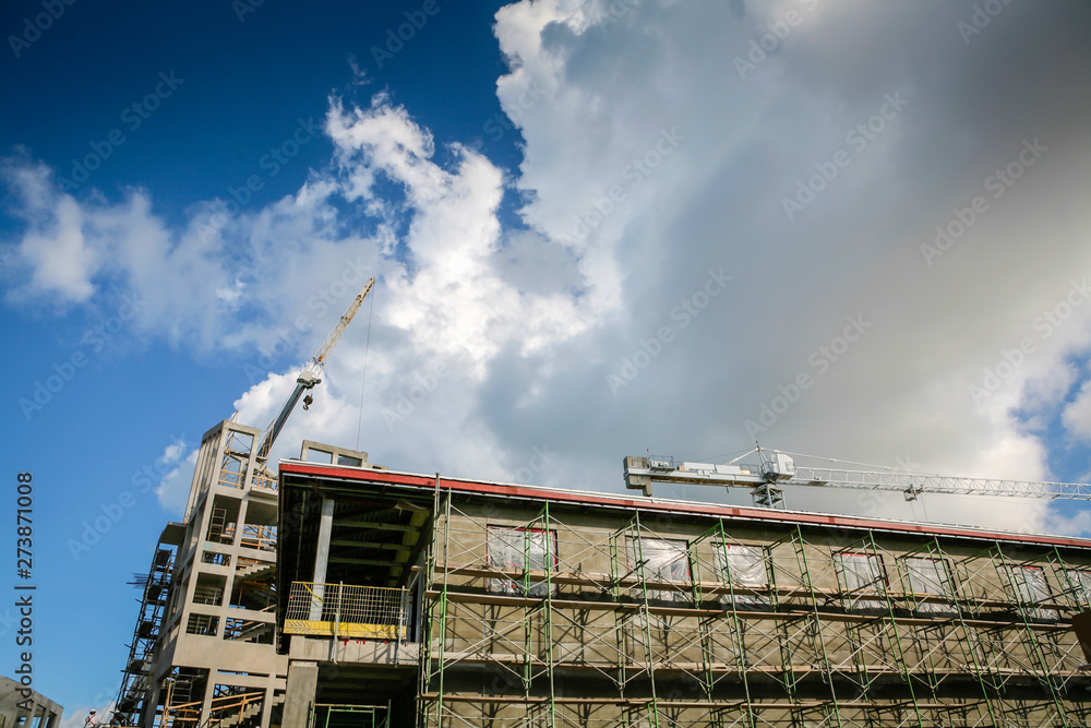 Obraz premium Construction Site with cranes and scaffolding