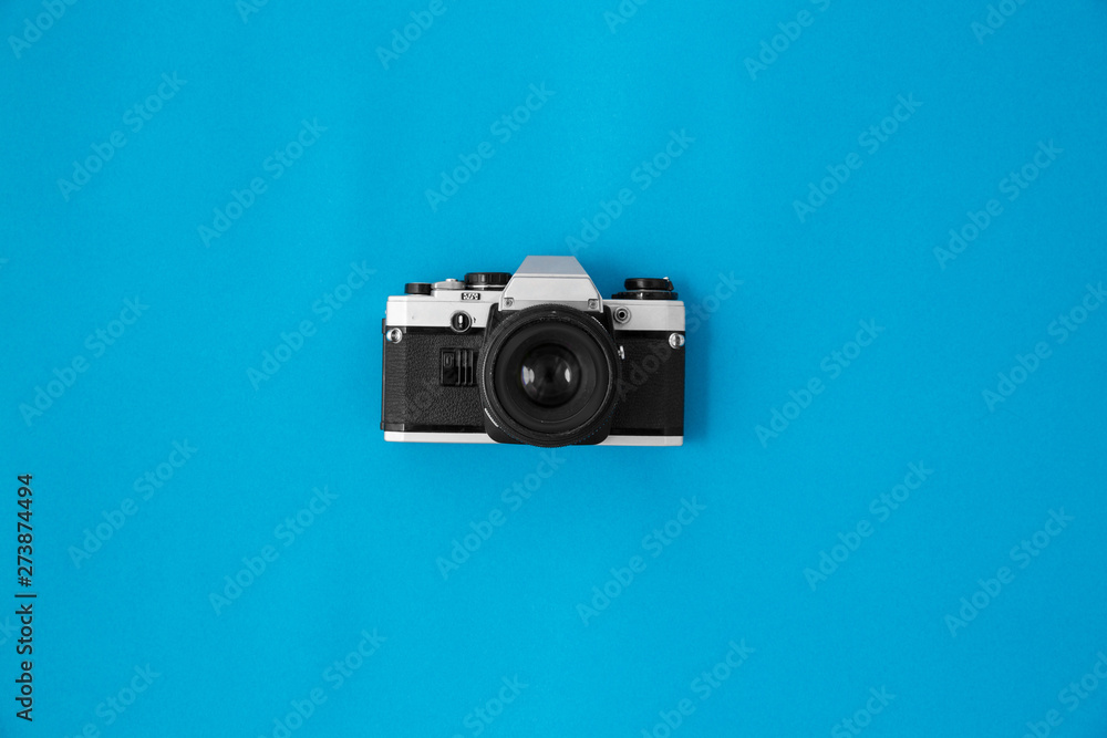 Fototapeta premium aparat na niebiesko