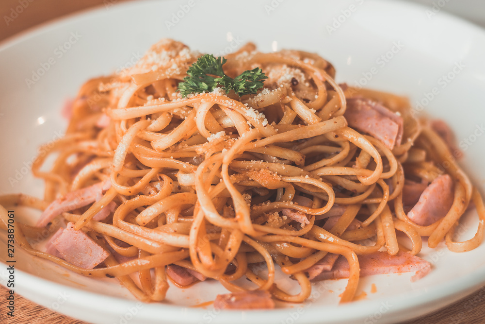 Aglio Olio Peperoncino Linguine & chicken strips tossed with olive oil, garlic and chilli flakes. Topped with parmesan cheese and parsley. Aglio Olio Peperoncino Linguine & chicken strips tossed with olive oil, garlic and chilli flakes. Topped with parmesan cheese and parsley.