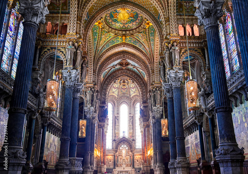 Fototapet LYON, FRANCE -  JUNE 13, 2019 : The Basilica Notre Dame de Fourviere, built between 1872 and 1884, located in Lyon, France