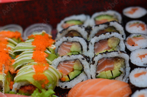 mix sushi on a plate salmon tuna 