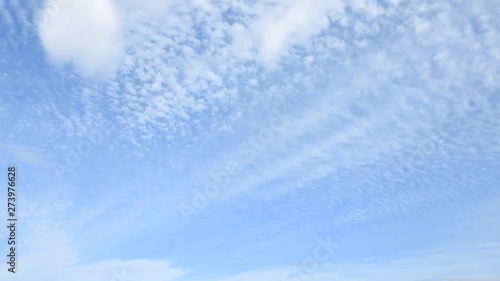 Wallpaper Mural 空の背景素材、気持ち良い青空、美しく印象的な雲。タイムラプス動画 Torontodigital.ca