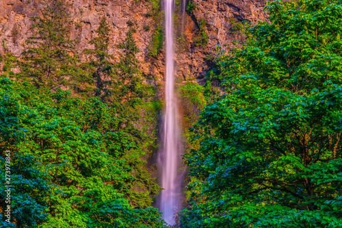 Obraz na plátně Colorful Sunset at Multnomah Falls on Columbia River in Portland, Oregon