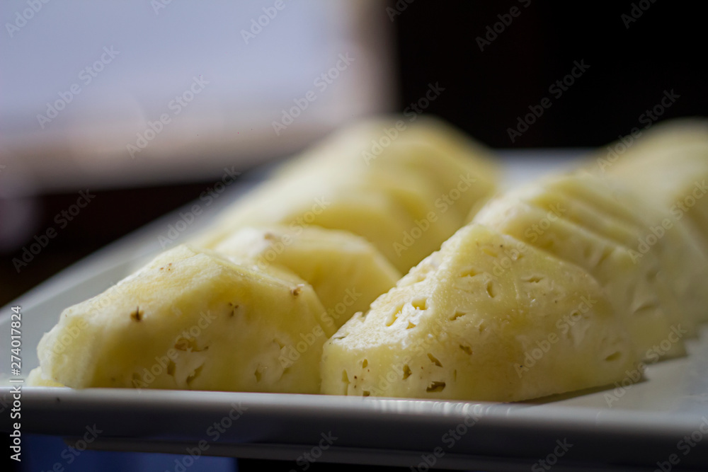 piña o ananá pelada piña o ananá pelada