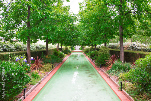 Tableau sur toile Paris, France - Coulee Verte Rene-Dumont - April 2019: Old green elevated promenade in Paris, France