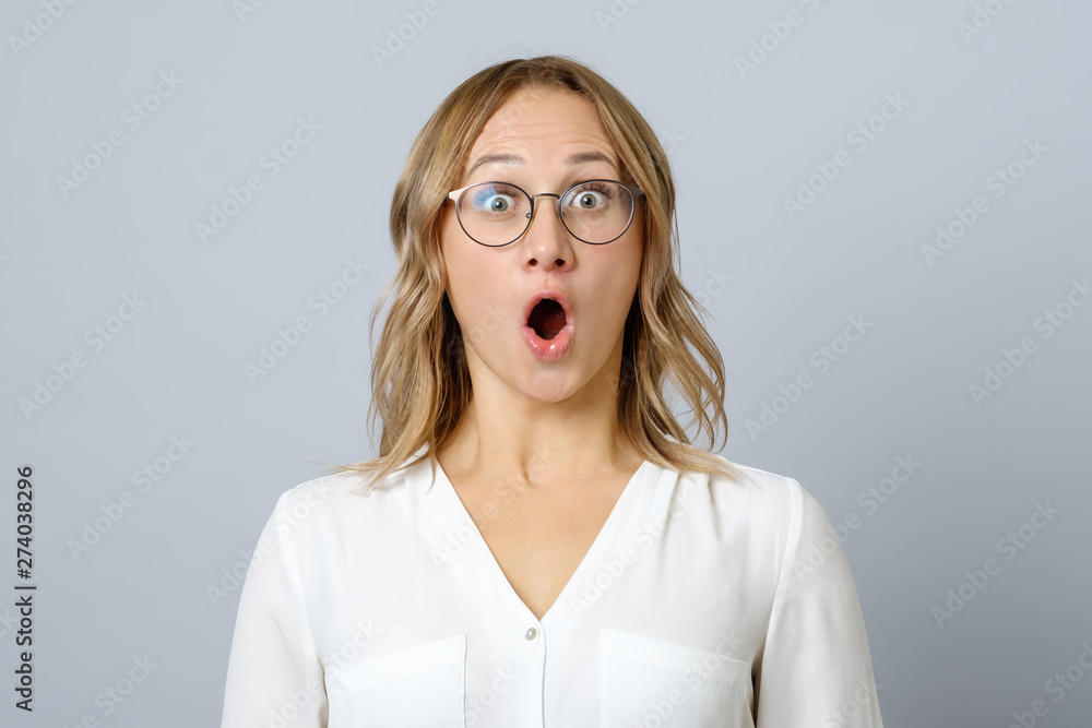Image of excited young woman isolated - obrazy, fototapety, plakaty 