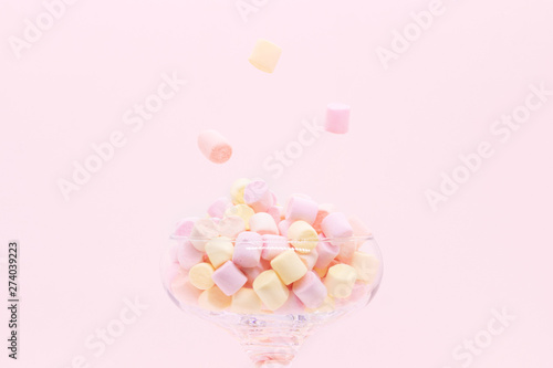  Marmellow air marshmallow close-up on a pink background, pastel colors, light dessert, place for text
