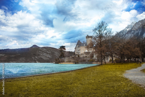 Fototapeta Naklejka Na Ścianę i Meble -  Castle by the lake Annecy