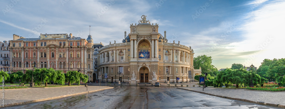 Fototapeta Opera i plac teatralny w Odessie, UA