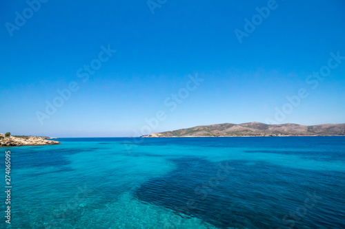 Bucht mit blauem Meer © O.Grunau