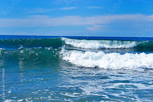 Paesaggio di mare con onde. © bussiclick