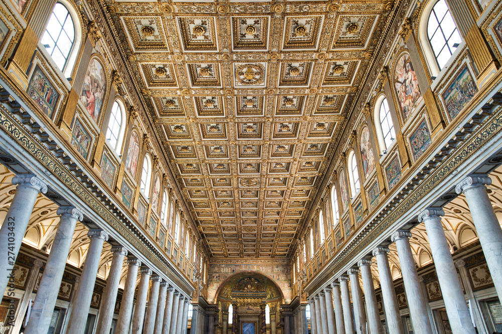 Obraz premium Beautiful church ceiling somewhere in Rome, Italy