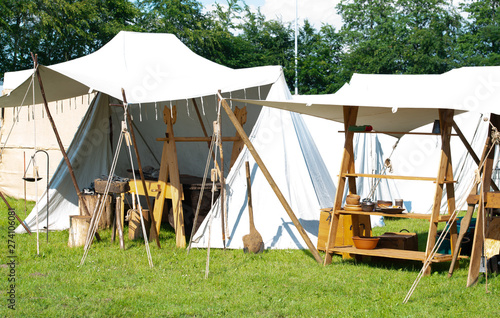 Zeltlager und Marktstand bei einem Mittelalter Spektakel  © Natascha