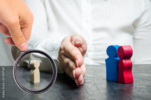 Photos Hand separates parents and child