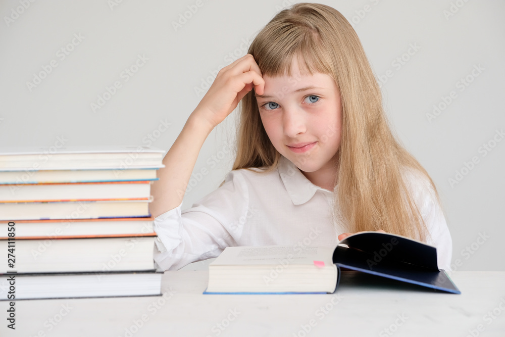 An excellent student looks for information in books. An excellent student looks for information in books.
