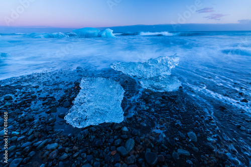 Jokulsarlon beach, Vatnatjokull glacier, Southern Iceland, Iceland, Europe