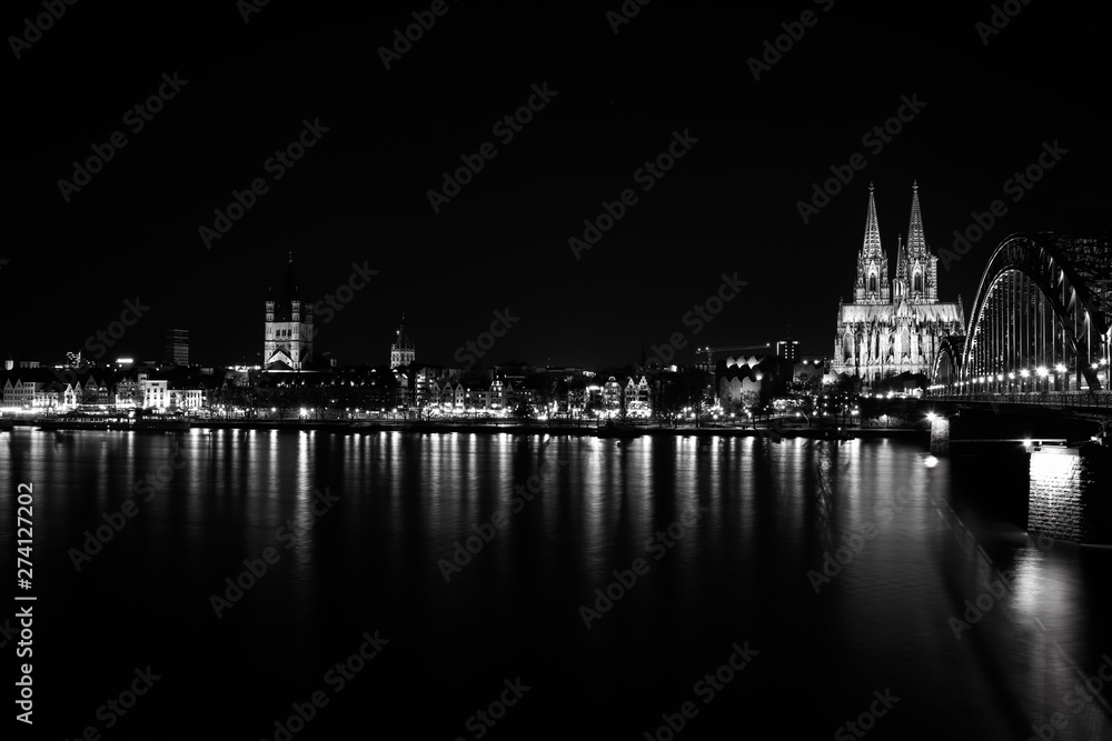 Fototapeta premium Cologne at night