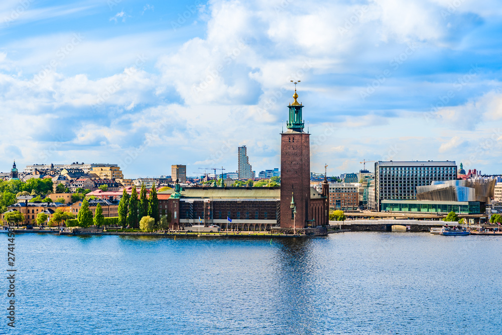 Fototapeta premium City hall on the waterfront of Lake Malaren as seen from Monteliusvagen hill in Stockholm, Sweden