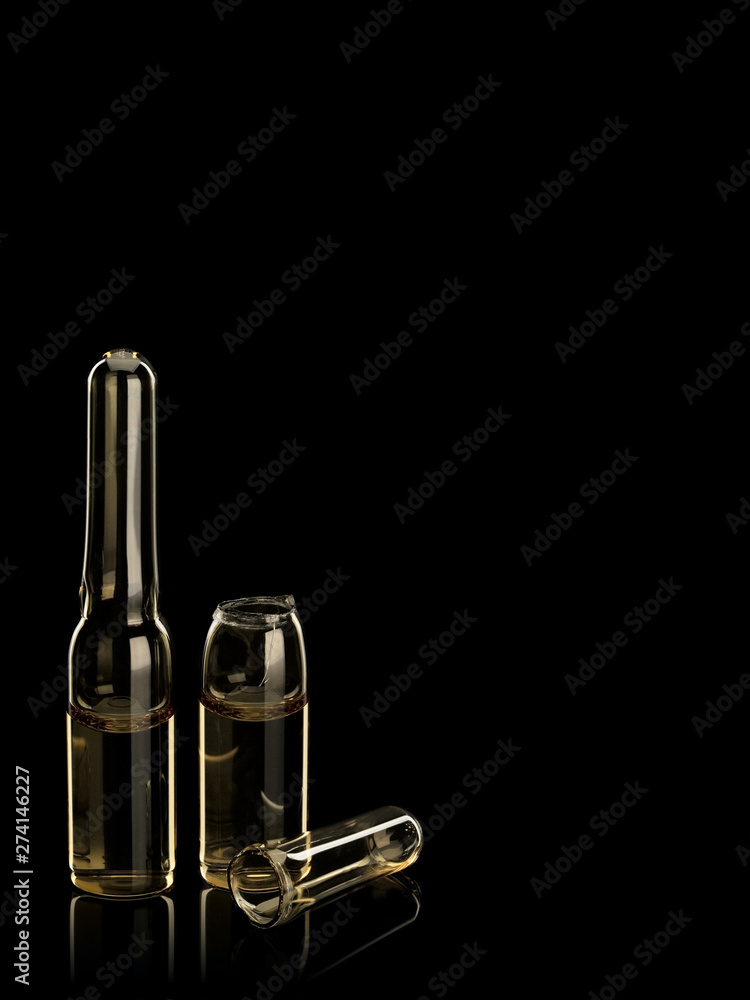 Naklejka premium The open and whole ampoules with a medical preparation