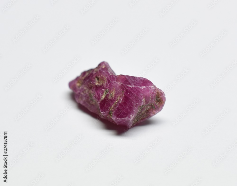 Obraz premium Ruby raw gemstone