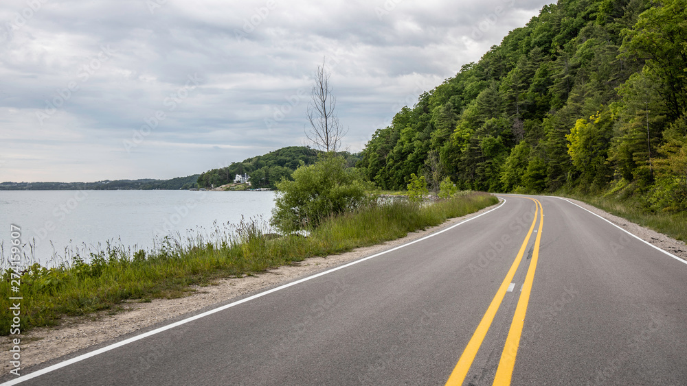 Fototapeta premium Mission Point Road w stanie Michigan