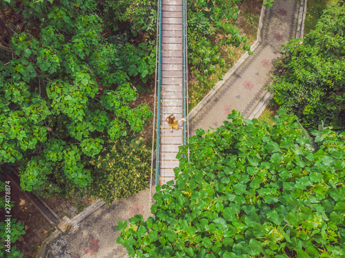 Canvas Print Young woman tourist at capilano suspension bridge kuala lumpur forest eco-park a