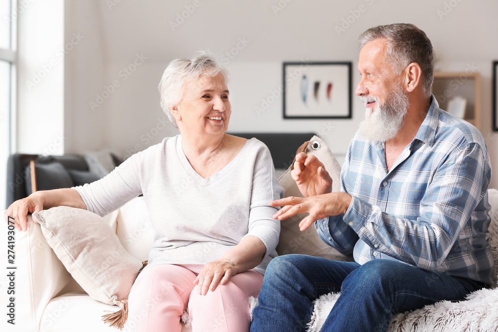 Obraz premium Portrait of elderly couple in nursing home