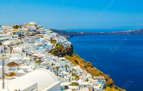 Fototapeta Naklejka Na Ścianę i Meble -  White architecture of Oia village on Santorini island in Greece